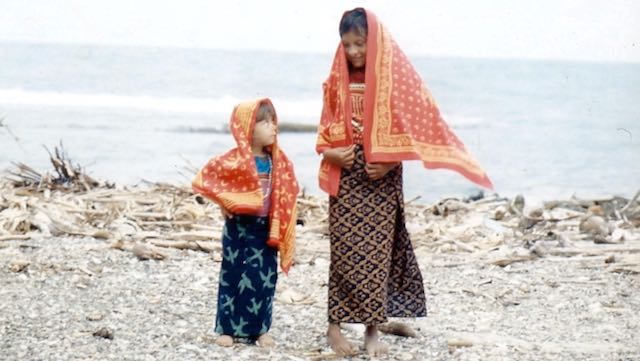 DEUF Akiko and friend wearing mola retouch